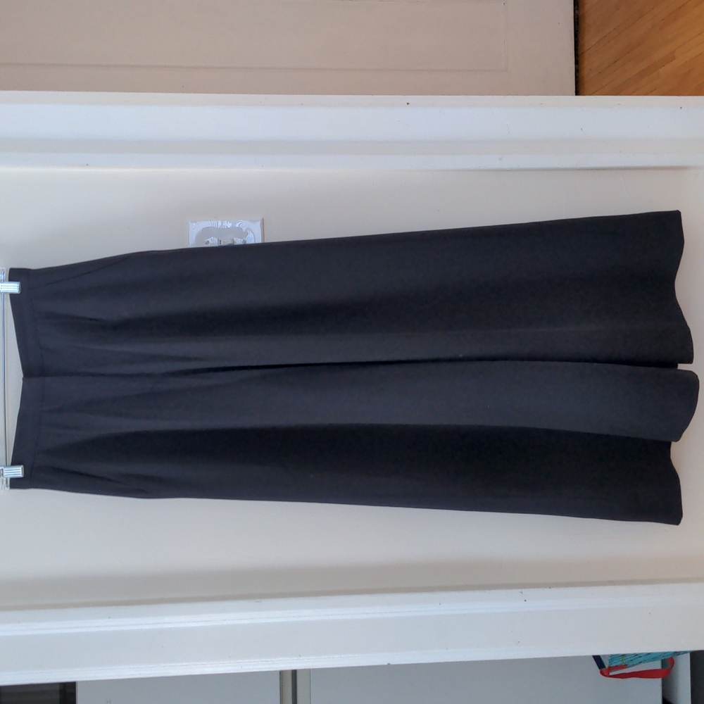 Anne Klein Sz 8 wool trousers, black, wide leg